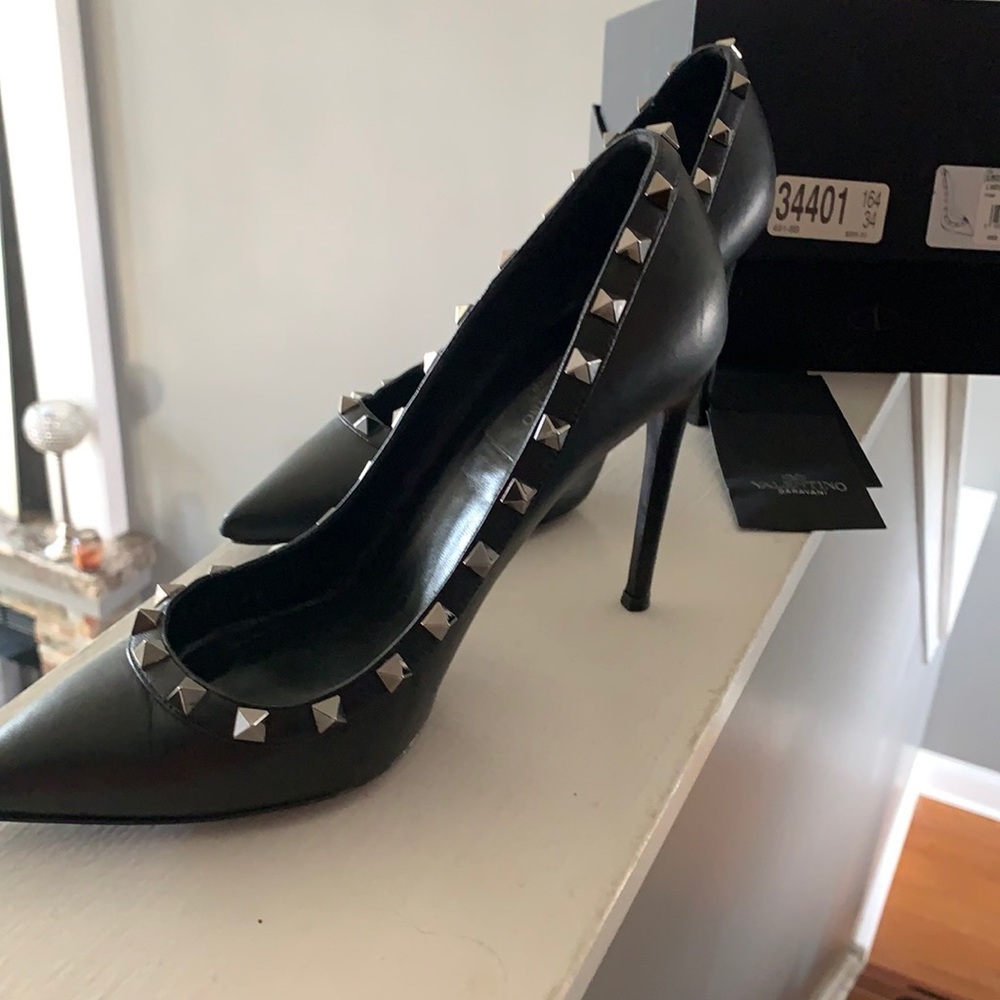 Valentino rock stud black pump